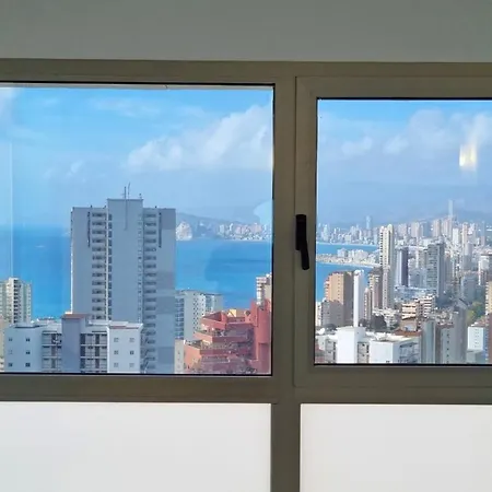 アパート Skyline 11 Sunny Balcony With Stunning Sea Views ベニドルム